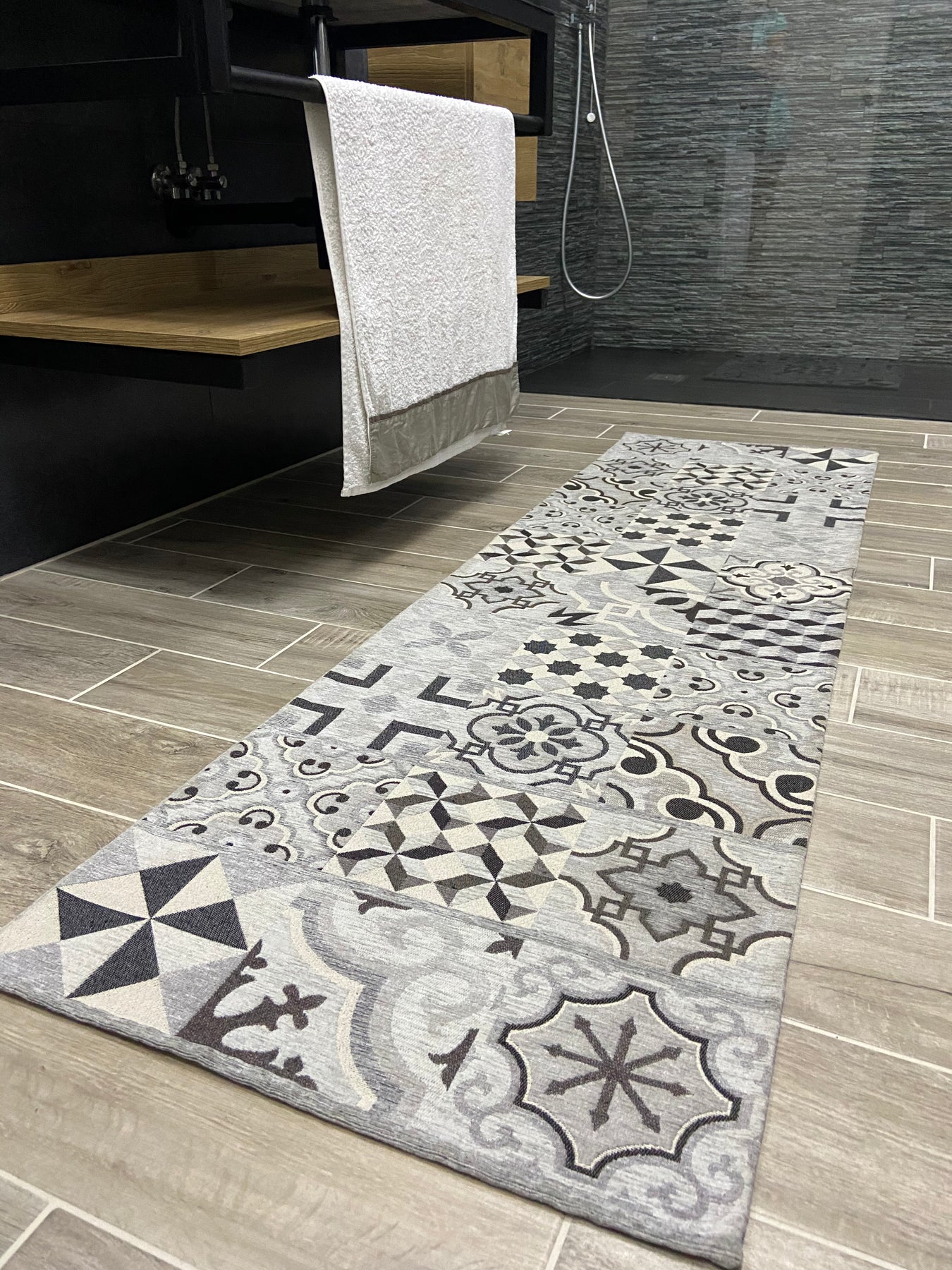Furnishing carpets